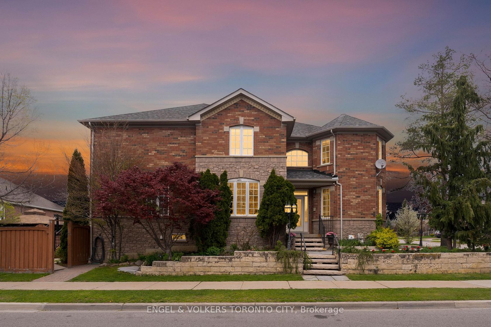 342 Sunset Ridge, Sonoma Heights, Vaughan photo number 2