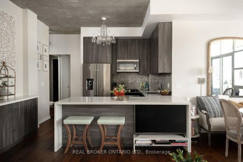 Photo 4 at 803 - 23 Brant Street, Waterfront Communities C1, Toronto