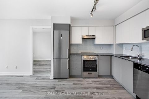 Photo 2 at 723 - 120 Varna Drive, Lawrence, Toronto