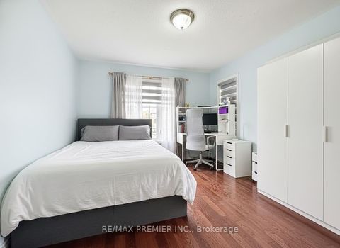 Photo 9 at 129 Ledge Rock Drive, Vellore Village, Vaughan