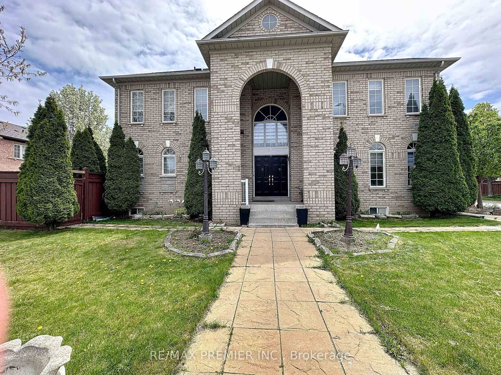 129 Ledge Rock Drive, Vellore Village, Vaughan photo number 2