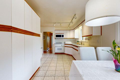 Photo 6 at 220 Homewood Avenue, Newtonbrook West, Toronto