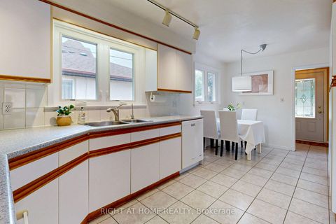 Photo 7 at 220 Homewood Avenue, Newtonbrook West, Toronto
