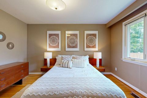 Photo 9 at 220 Homewood Avenue, Newtonbrook West, Toronto