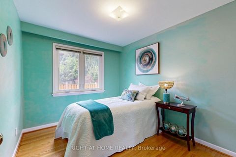 Photo 10 at 220 Homewood Avenue, Newtonbrook West, Toronto