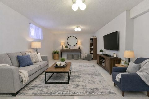 Photo 13 at 220 Homewood Avenue, Newtonbrook West, Toronto