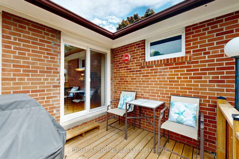 Photo 22 at 220 Homewood Avenue, Newtonbrook West, Toronto