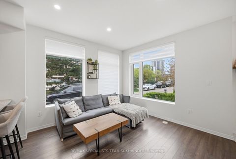 Photo 2 at 25 - 18 Applewood Lane, Etobicoke West Mall, Toronto