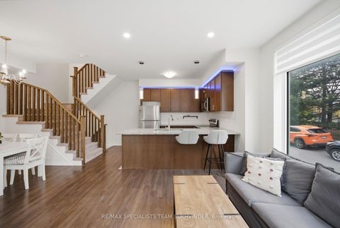 Photo 3 at 25 - 18 Applewood Lane, Etobicoke West Mall, Toronto