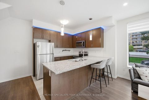 Photo 4 at 25 - 18 Applewood Lane, Etobicoke West Mall, Toronto
