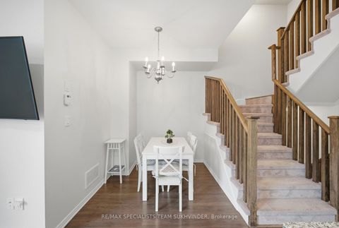 Photo 6 at 25 - 18 Applewood Lane, Etobicoke West Mall, Toronto