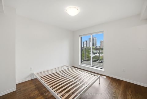 Photo 9 at 25 - 18 Applewood Lane, Etobicoke West Mall, Toronto