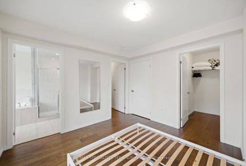 Photo 10 at 25 - 18 Applewood Lane, Etobicoke West Mall, Toronto
