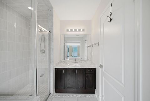 Photo 13 at 25 - 18 Applewood Lane, Etobicoke West Mall, Toronto