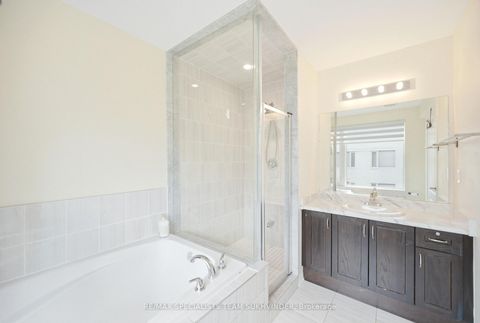 Photo 15 at 25 - 18 Applewood Lane, Etobicoke West Mall, Toronto