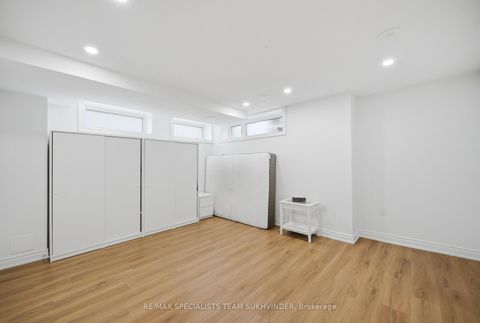 Photo 24 at 25 - 18 Applewood Lane, Etobicoke West Mall, Toronto