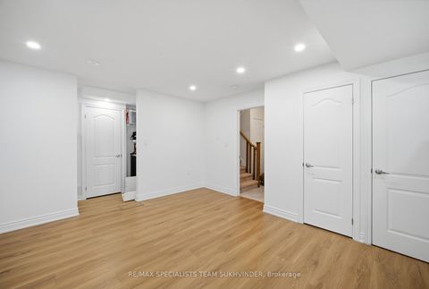 Photo 26 at 25 - 18 Applewood Lane, Etobicoke West Mall, Toronto