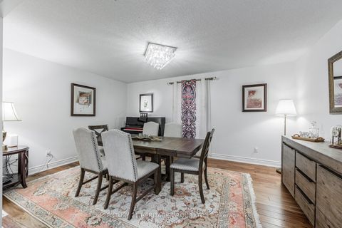 Photo 2 at 36 Hallmark Court, Yorkhill, Vaughan