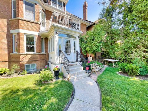 Photo 2 at 18 Shorncliffe Avenue, Casa Loma, Toronto