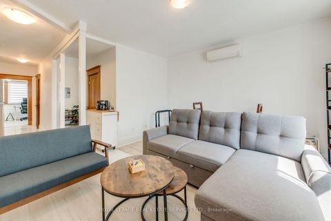 Photo 15 at 18 Shorncliffe Avenue, Casa Loma, Toronto