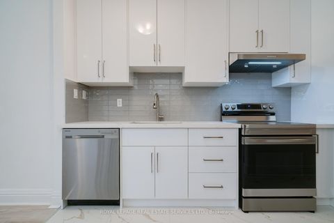 Photo 16 at 18 Shorncliffe Avenue, Casa Loma, Toronto