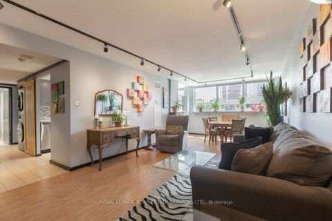 Photo 4 at 409 - 15 Maitland Place, South St. James Town, Toronto