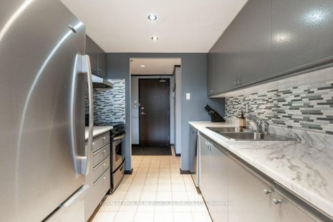 Photo 8 at 409 - 15 Maitland Place, South St. James Town, Toronto