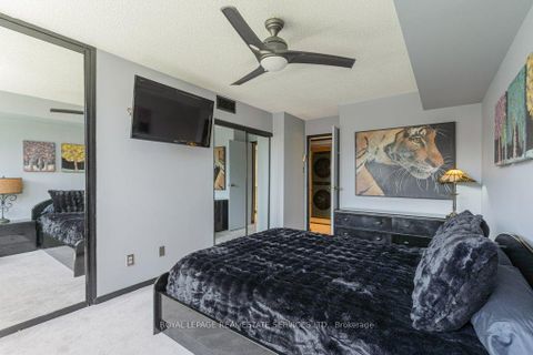 Photo 13 at 409 - 15 Maitland Place, South St. James Town, Toronto