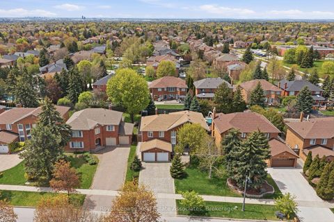 Photo 2 at 160 Fifth Avenue, East Woodbridge, Vaughan
