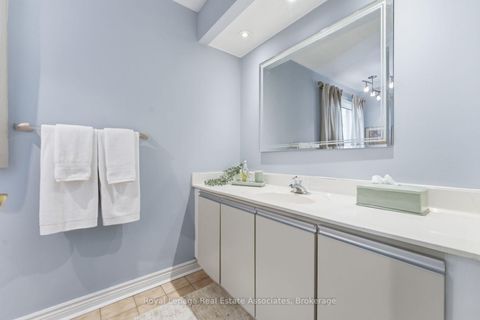 Photo 33 at 160 Fifth Avenue, East Woodbridge, Vaughan