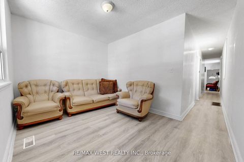 Photo 2 at 538 McRoberts Avenue, Fairbank, Toronto