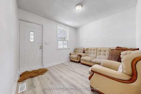 Photo 3 at 538 McRoberts Avenue, Fairbank, Toronto