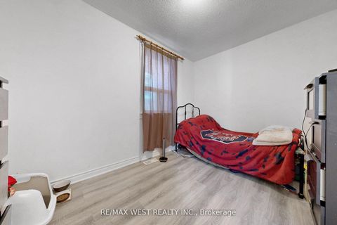 Photo 7 at 538 McRoberts Avenue, Fairbank, Toronto