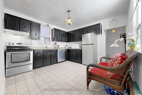 Photo 10 at 538 McRoberts Avenue, Fairbank, Toronto