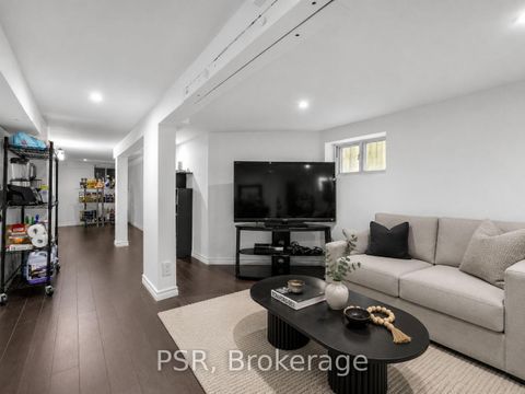 Photo 12 at 562 Arlington Avenue, Cedarvale, Toronto