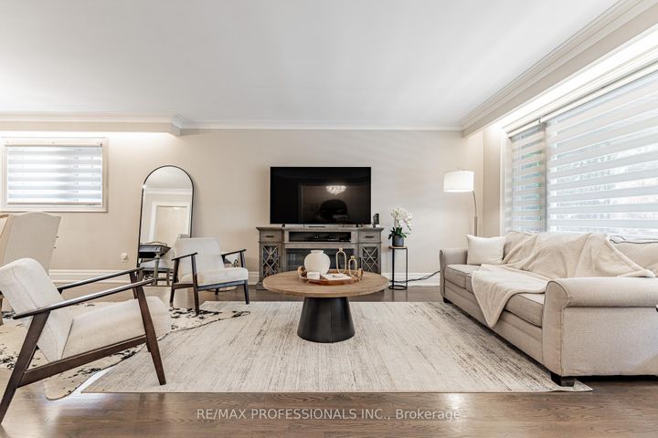 Photo 3 at 182 Gracefield Avenue, Rustic, Toronto