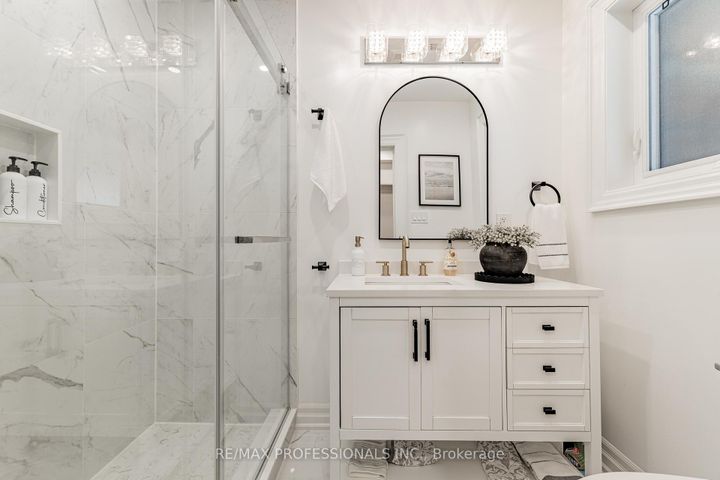 Photo 15 at 182 Gracefield Avenue, Rustic, Toronto