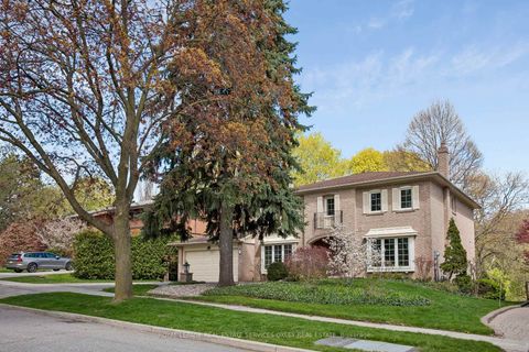 Photo 2 at 18 Swansdown Drive, Windfields, Toronto