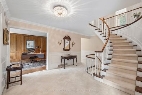 Photo 4 at 18 Swansdown Drive, Windfields, Toronto