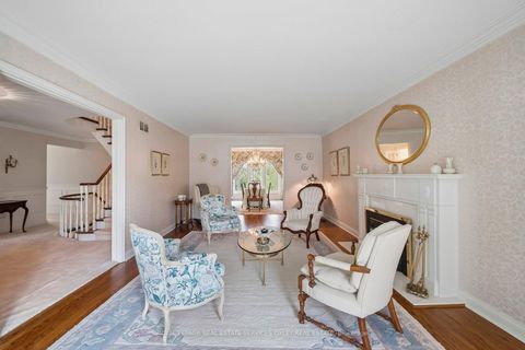 Photo 6 at 18 Swansdown Drive, Windfields, Toronto