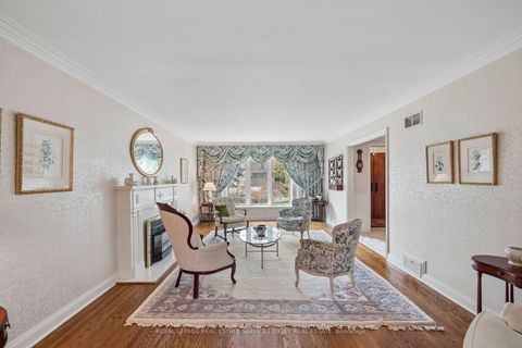 Photo 7 at 18 Swansdown Drive, Windfields, Toronto