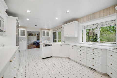 Photo 10 at 18 Swansdown Drive, Windfields, Toronto