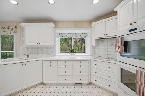 Photo 11 at 18 Swansdown Drive, Windfields, Toronto