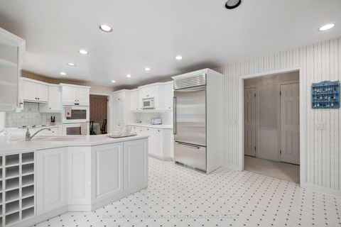 Photo 12 at 18 Swansdown Drive, Windfields, Toronto