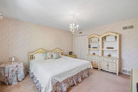 Photo 29 at 18 Swansdown Drive, Windfields, Toronto