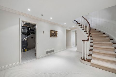 Photo 35 at 18 Swansdown Drive, Windfields, Toronto