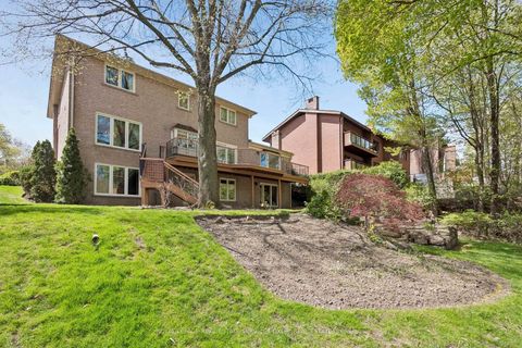 Photo 45 at 18 Swansdown Drive, Windfields, Toronto