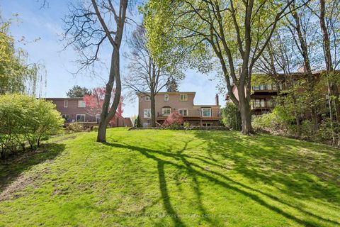 Photo 48 at 18 Swansdown Drive, Windfields, Toronto