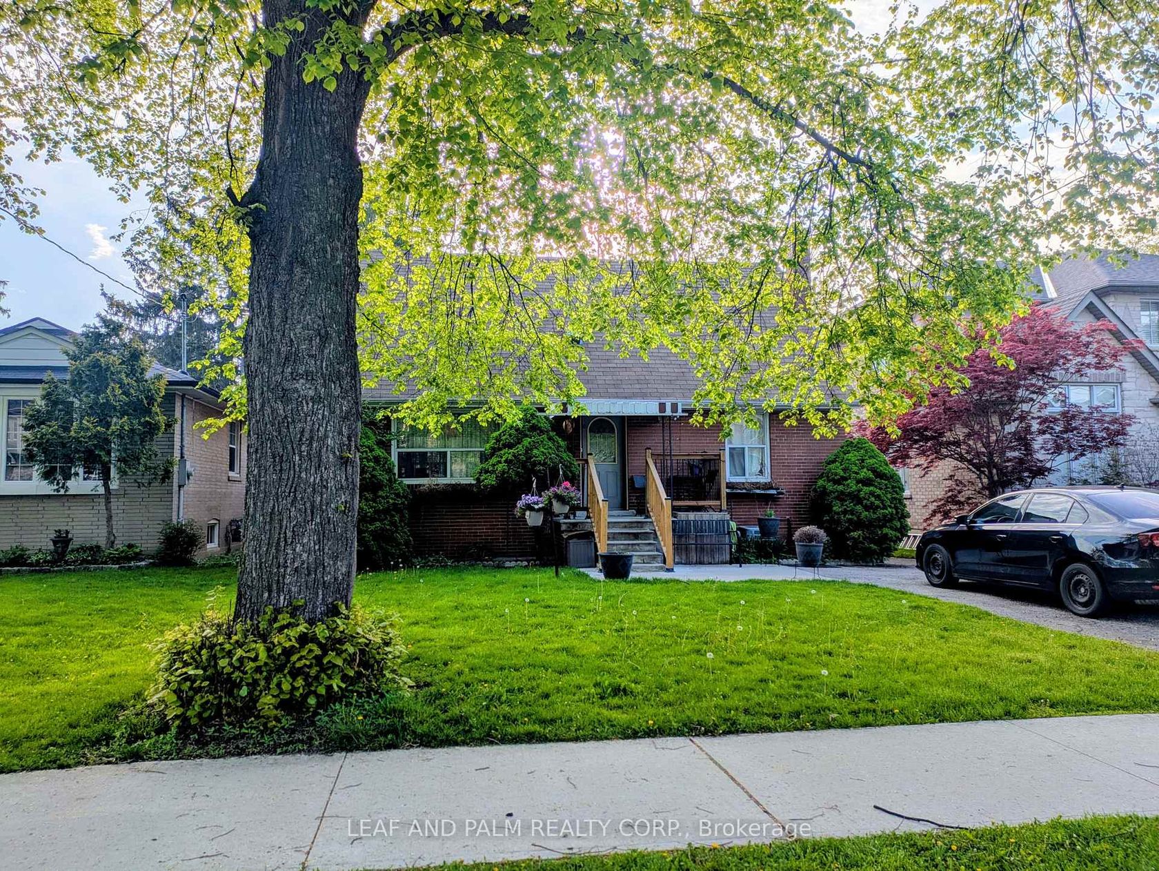 69 Shaver Avenue N, City Centre West, Toronto photo number 2