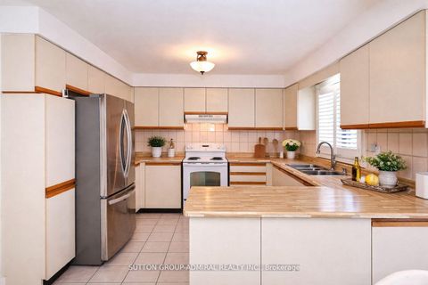 Photo 12 at 45 Royal Garden Boulevard, East Woodbridge, Vaughan